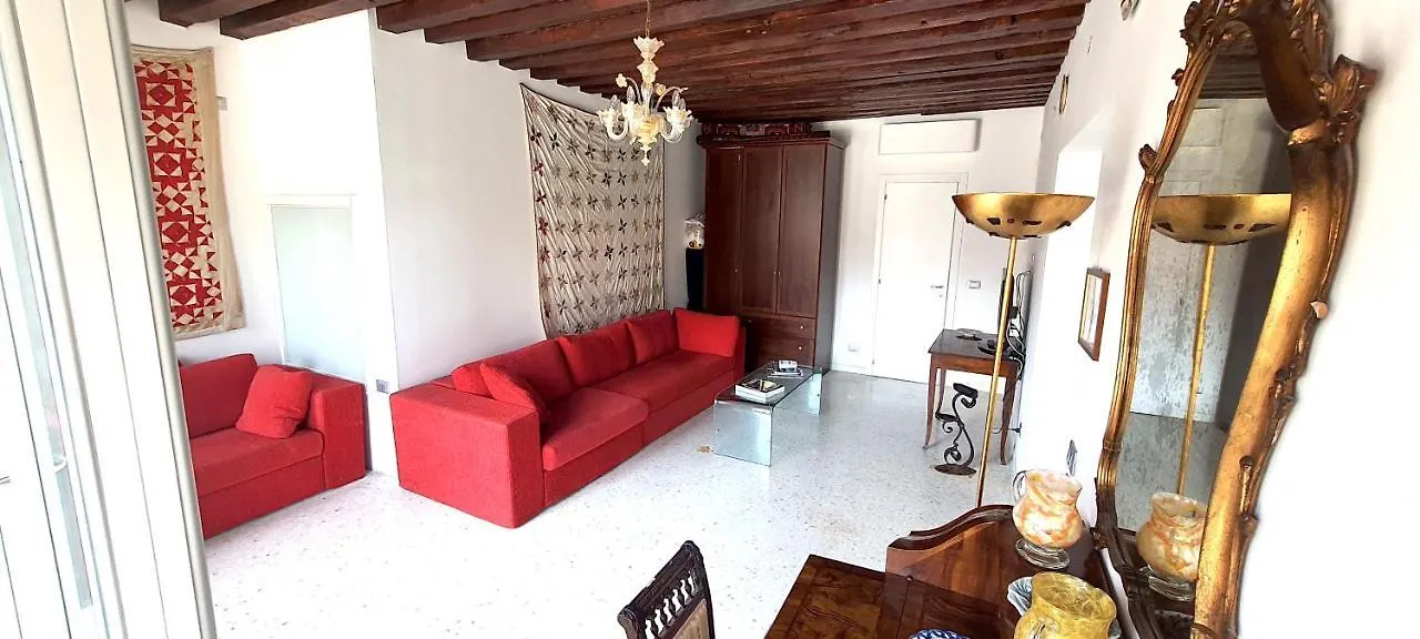 Elisabeth Waterfront Apartment البندقية