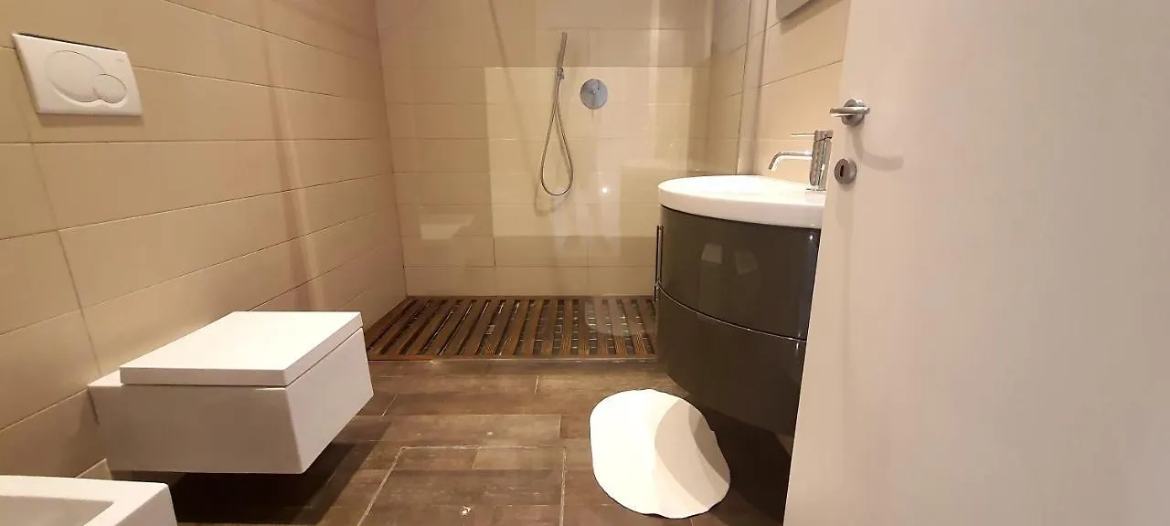 Elisabeth Waterfront Apartment البندقية