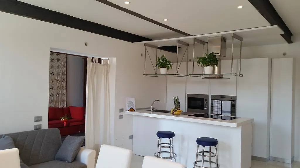 Elisabeth Waterfront Apartment البندقية 0*,