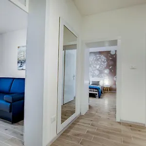 Apartment White Flowers With Canal View By Wonderful Italy, Venedig