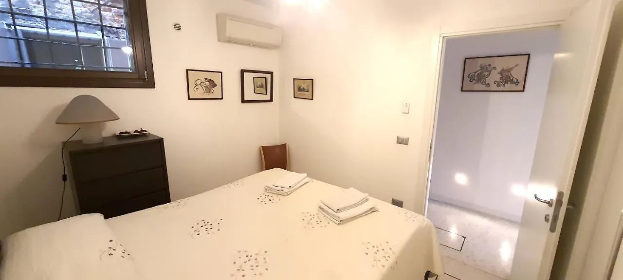 Elisabeth Waterfront Apartment Venice