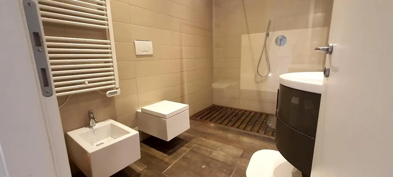 Elisabeth Waterfront Apartment Venice