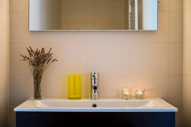 Elisabeth Waterfront Apartment Venice