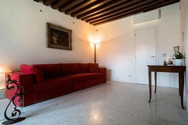 Elisabeth Waterfront Apartment Venice