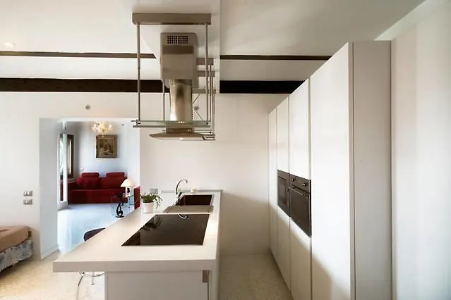 Elisabeth Waterfront Apartment Venice